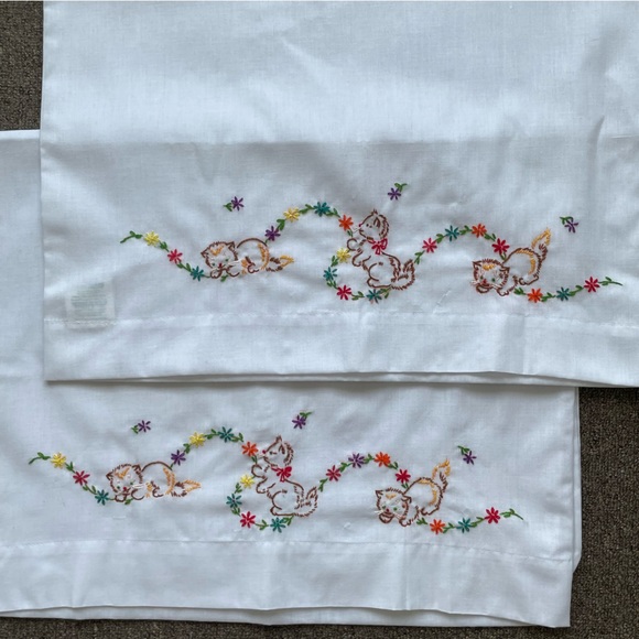 Vintage Dan River Dantrel Embroidered Cat Pillowcases - Picture 2 of 12